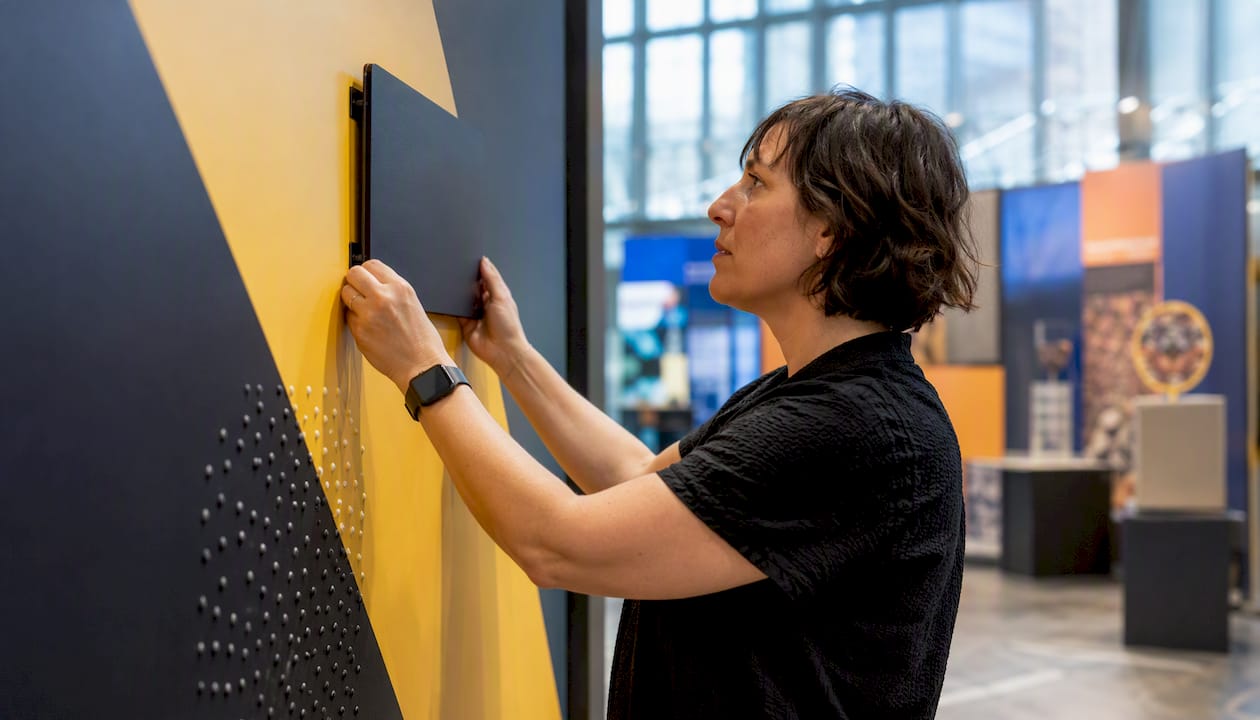 Adjusting event sign for accessibility